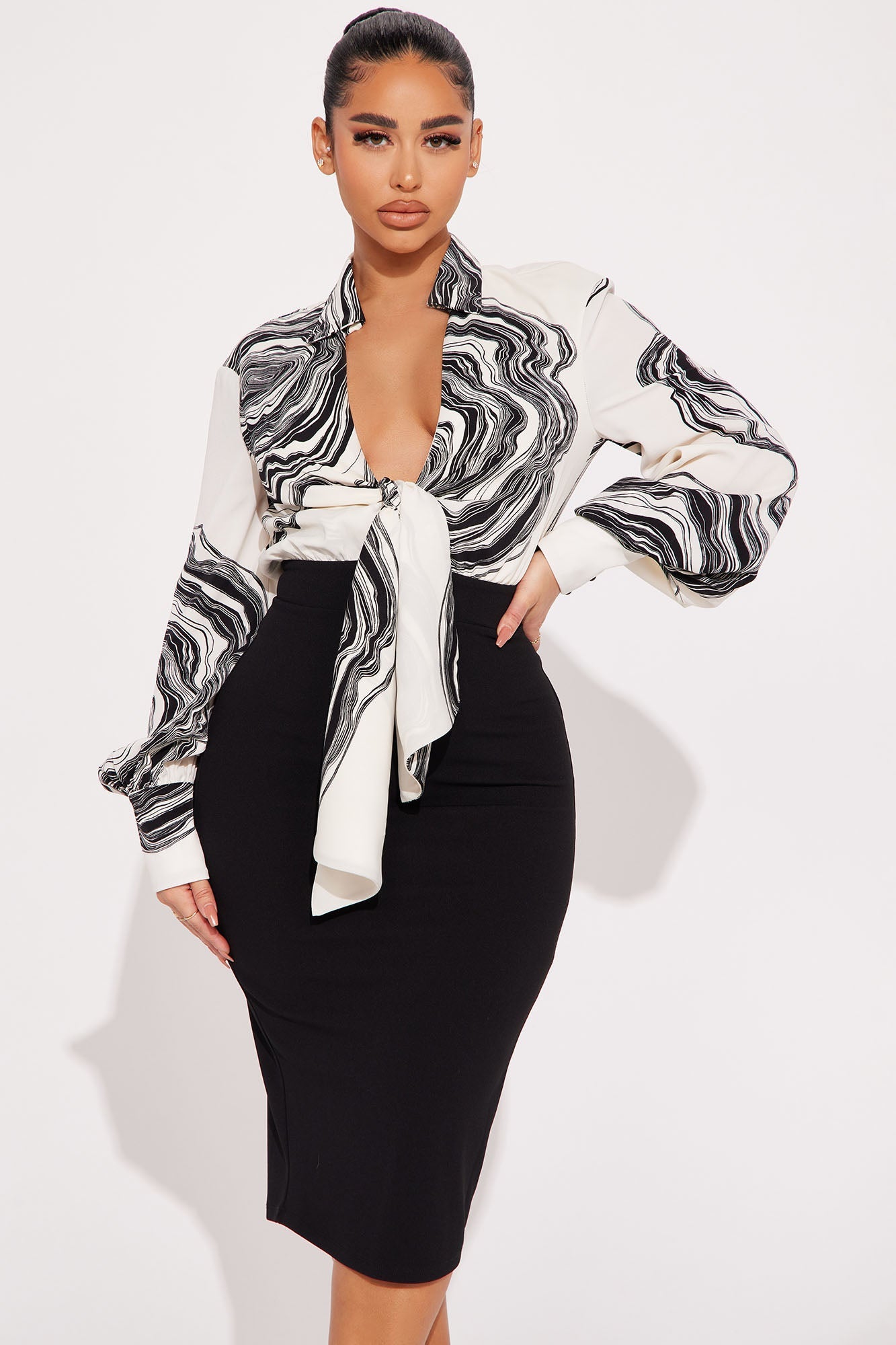 https://cdn.shopify.com/s/files/1/0293/9277/products/02-13-23Studio1_DD_IM_10-48-04_5_D16539_Blackwhite_P_18646_SG.jpg?v=1676661281