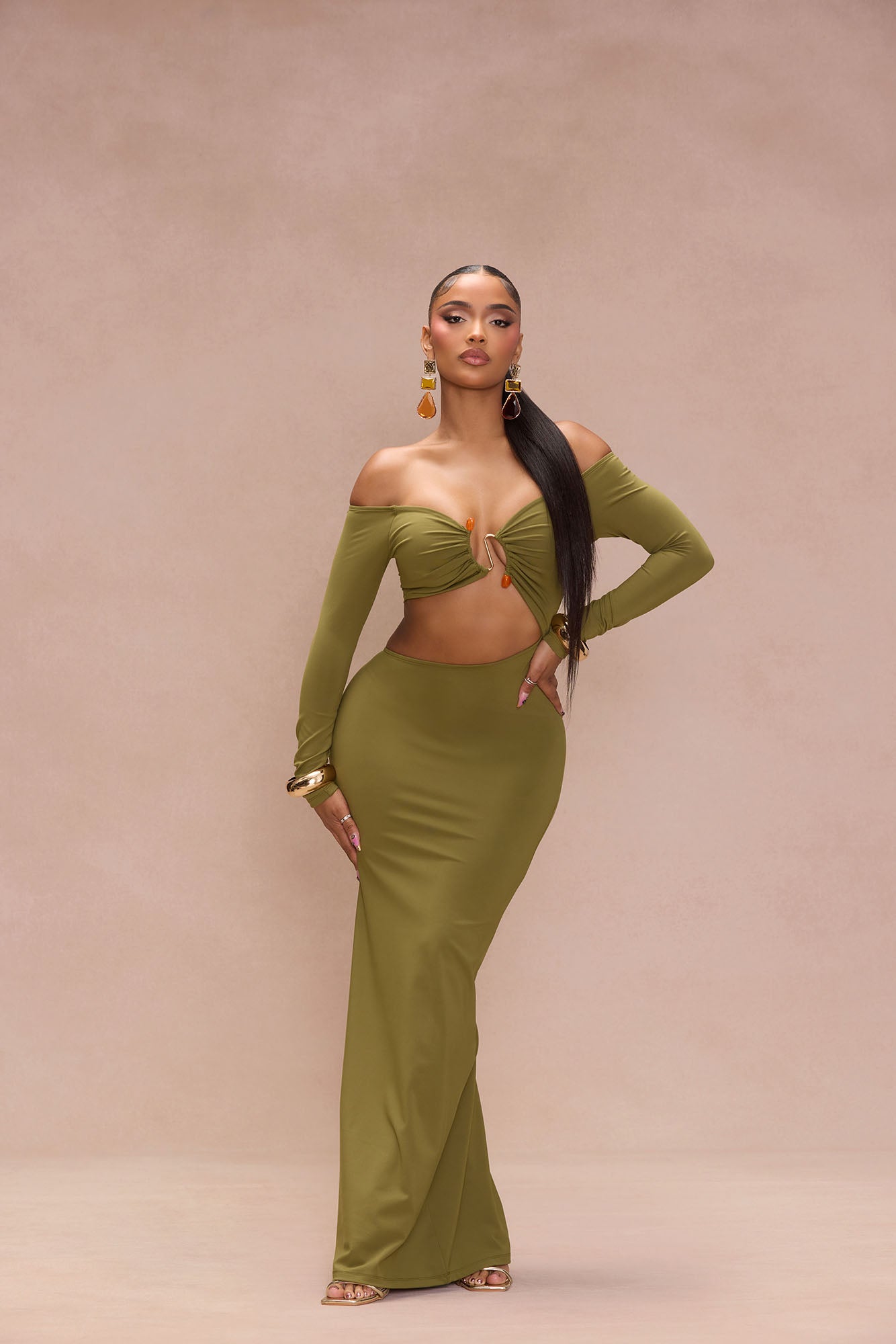https://cdn.shopify.com/s/files/1/0293/9277/files/04-10-24_Formal-Collection_16_KCTD3090809_Olive_KT_MR_10-30-56_0377_BH_WG_WG.jpg?v=1737657162