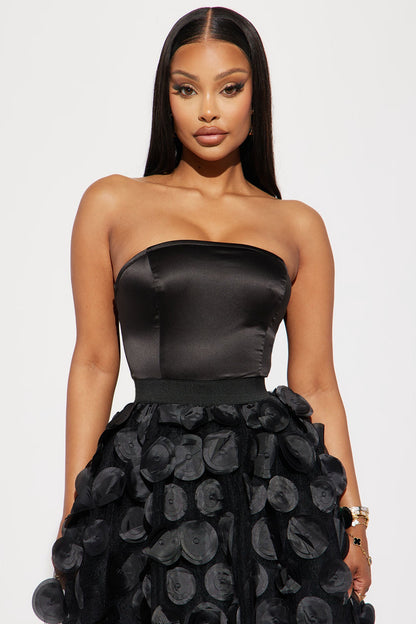 https://cdn.shopify.com/s/files/1/0293/9277/files/08-03-23Studio2_TK_RL_12-05-19_28_DXD231397_Black_47223_DG.jpg?v=1691695420