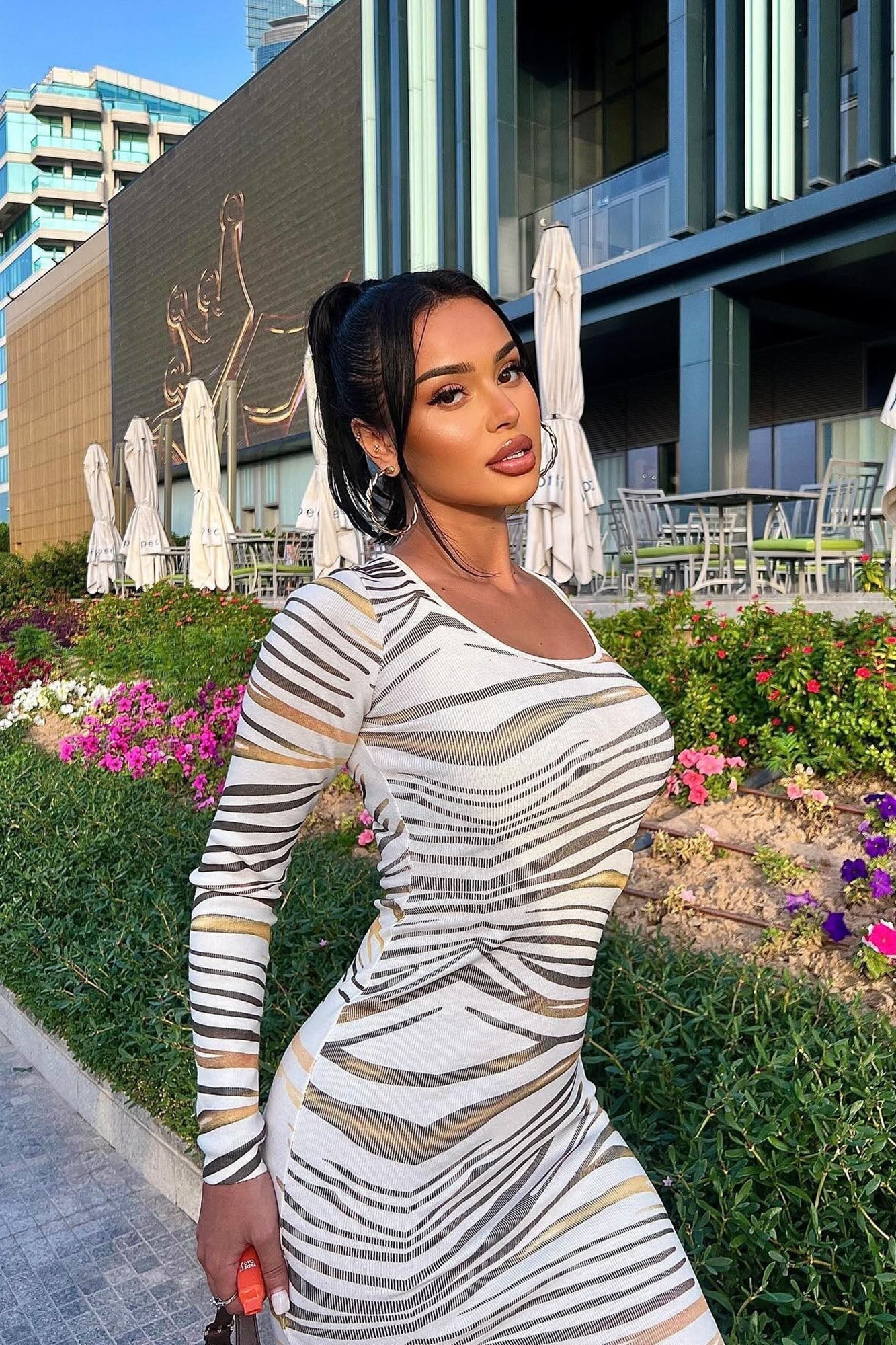 https://cdn.shopify.com/s/files/1/0293/9277/files/3-12-24__012_Zara_Sweater_Maxi_Dress_Cream-combo_GF.jpg?v=1710864661